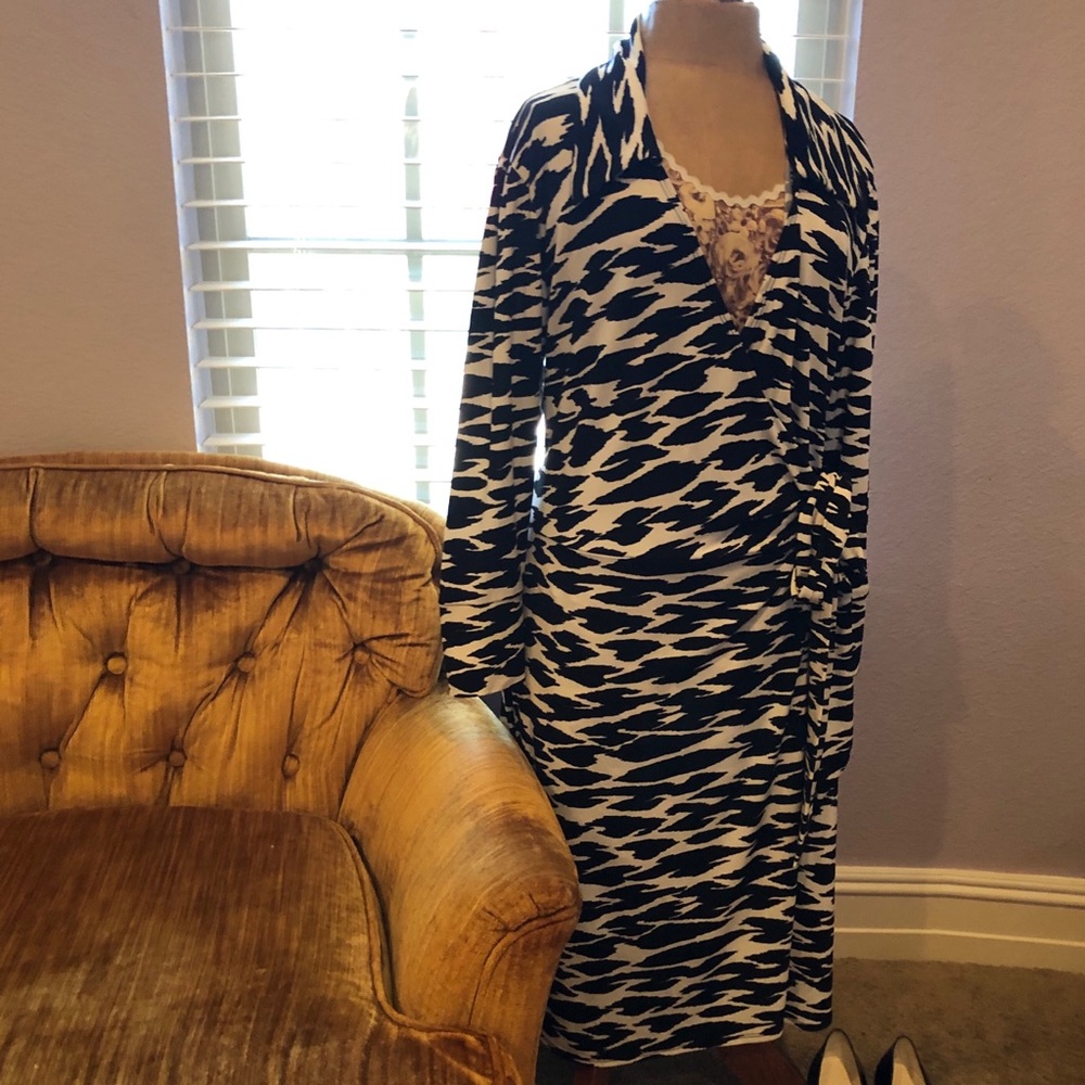 Boston Proper Black/White Wrap Around Dress